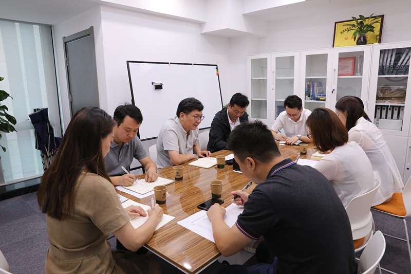 20190821投資公司強(qiáng)化問題導(dǎo)向保穩(wěn)定促發(fā)展_副本.jpg